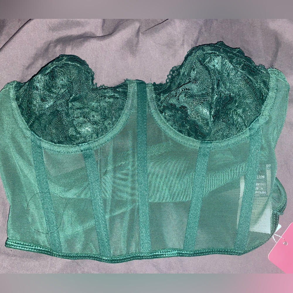 Elegant Green Lace Bustier